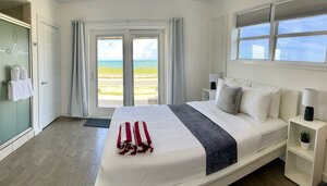 #10 The Sunrise Room Photo 1